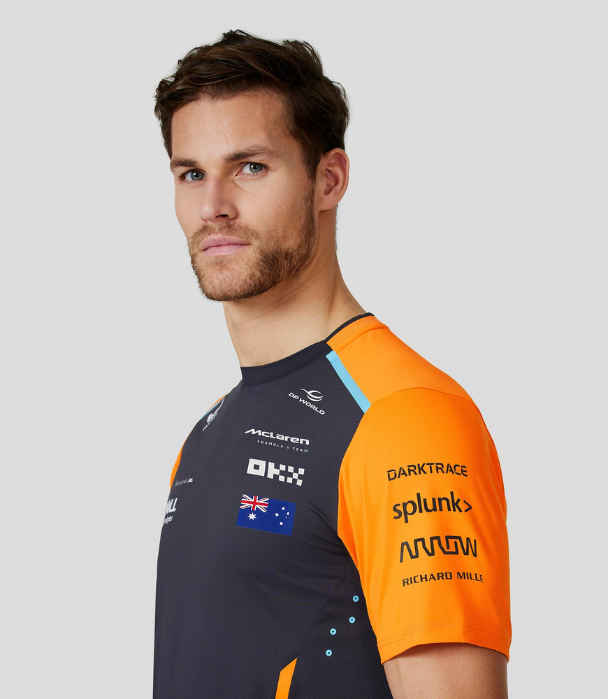 Herren McLaren Offizielles Teamwear Set Up T-Shirt Oscar Piastri Formel 1 – Phantom/Papaya